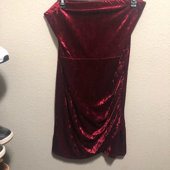 Fashion nova burgundy velvet dress - Picture 2 of 5